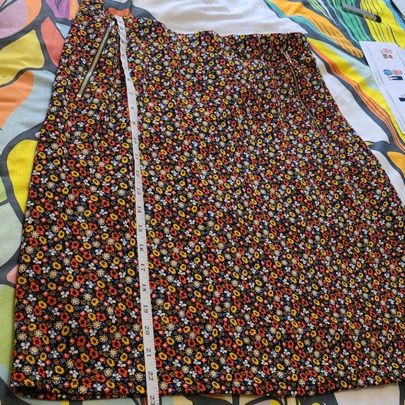 Maura Zip Pocket Detail Skirt - Picture 9 of 11